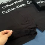شورت نیم پا مردانه Calvin Klein مشکی با کش نقره‌ای